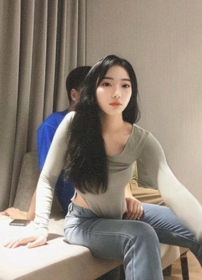 王婧雪情感危机揭秘!明星操控话题让人心碎!