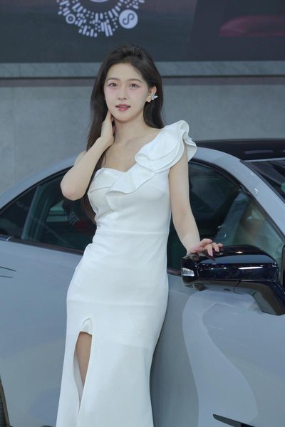 隐秘关系曝光!赵丽颖与神秘富商李瑞的幕后故事