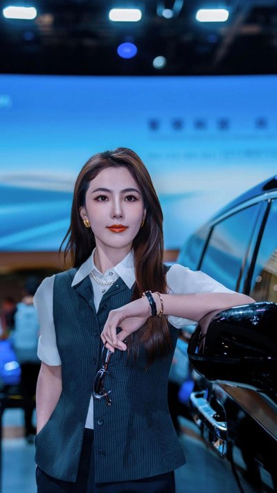 幕后情感博弈：这位明星与导演之间的“禁忌”关系