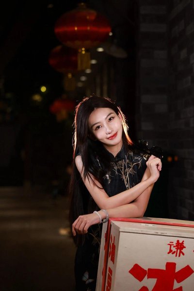 谁在背后操控?这位女明星成功的“隐秘秘诀”曝光!