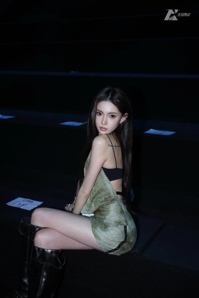 豪门背景并非隐形:他凭什么在娱乐圈呼风唤雨?