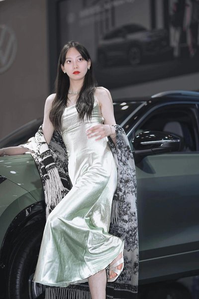 豪门继承人,如何以明星身份成功跨界?背后推手让人惊讶