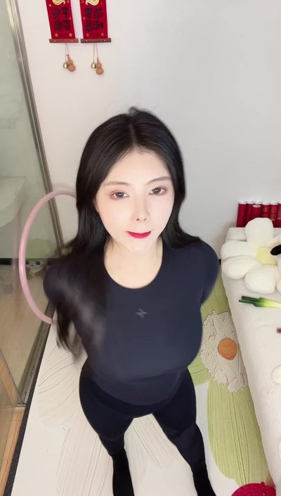 深夜聚会曝光，疑似明星隐秘恋情浮出水面